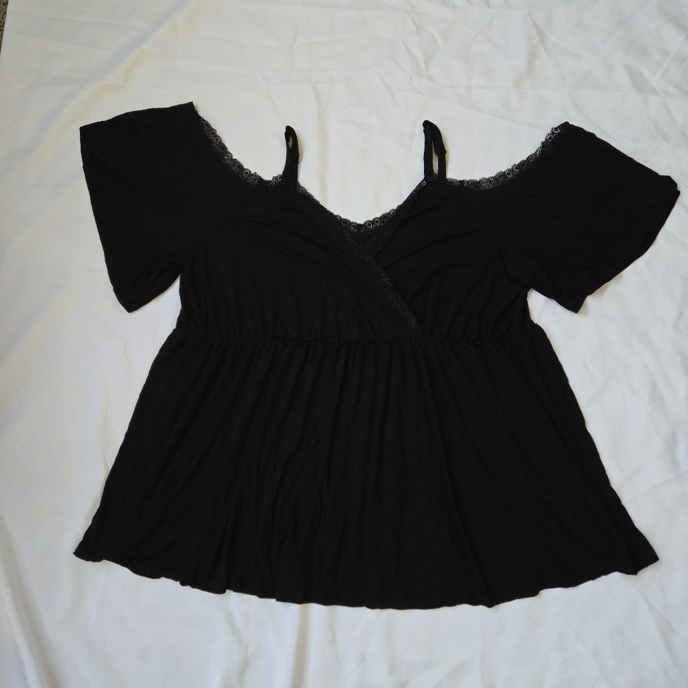 Torrid Georgette Lace Trim Cold Shoulder Top Size 5 NWT